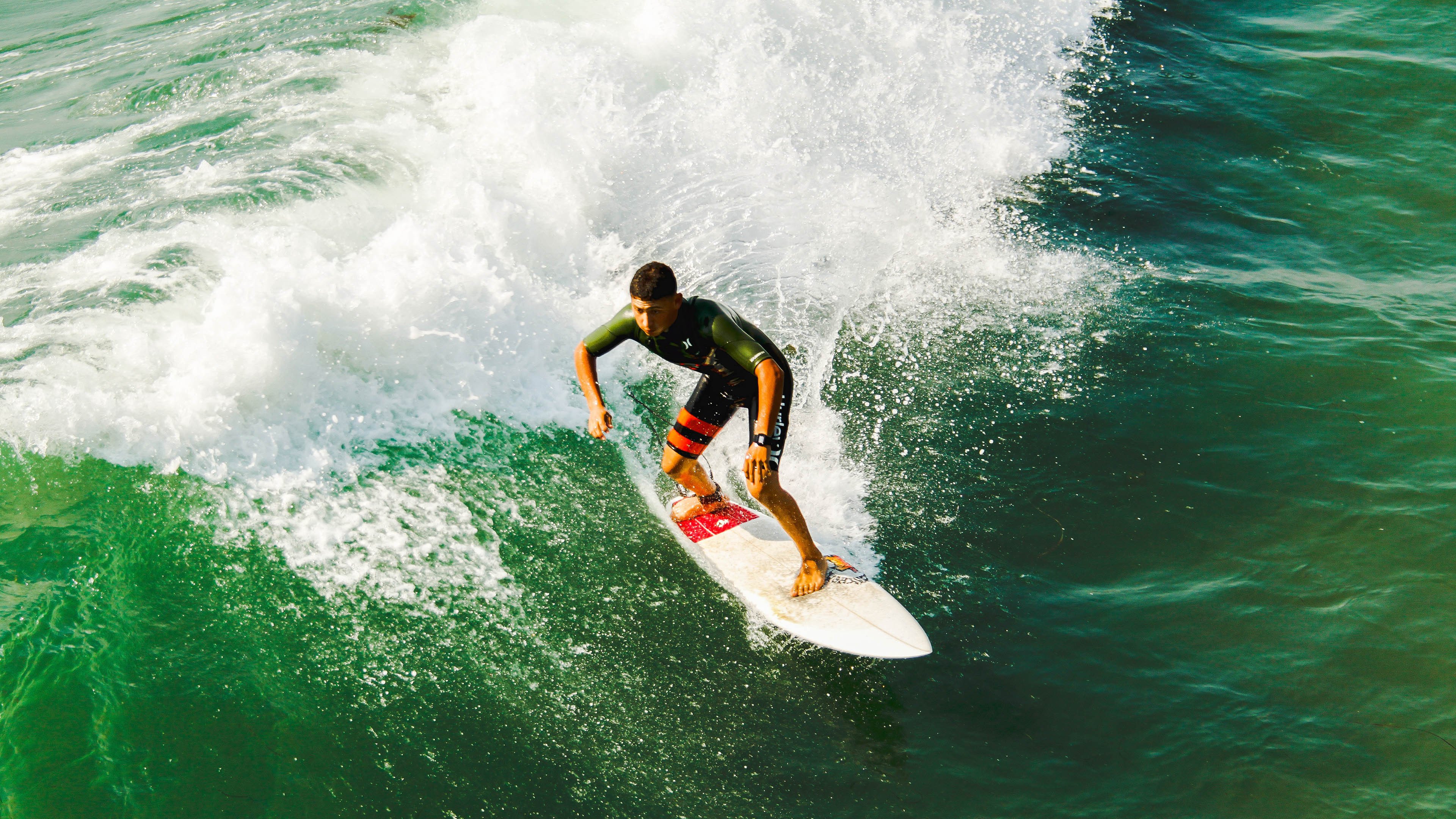 爱游戏中国官方登录入口网站-史上最大“黑马逆袭”：从无名小卒到世界冠军，最大的黑马