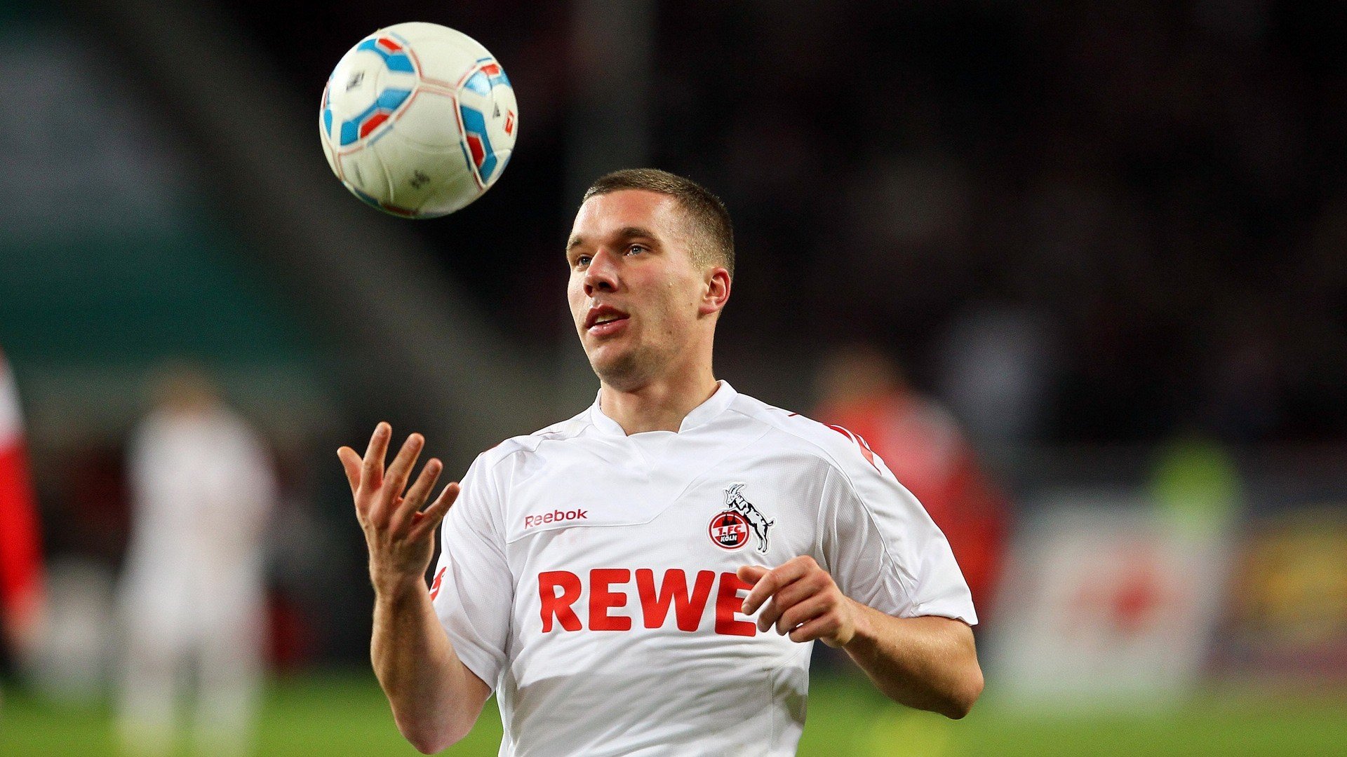 爱游戏app-高原雪地越野赛，穿越冰雪的极地速度赛，越野车雪地视频大全视频